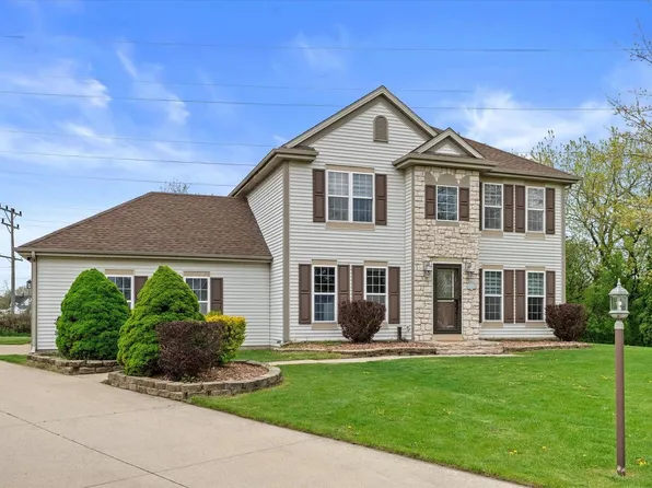 7589 S Pacific STREET, Franklin, WI 53132