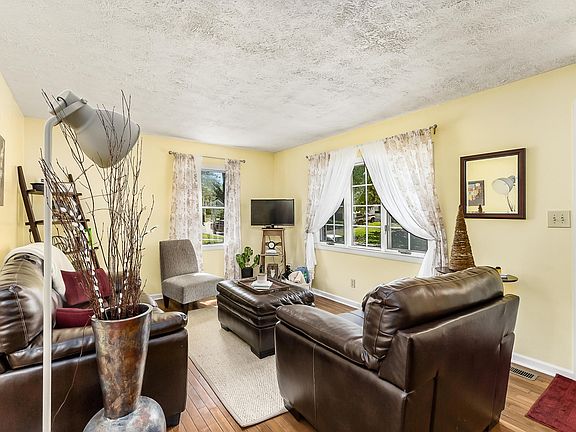 4th image of 118 Sharon Springs Dr