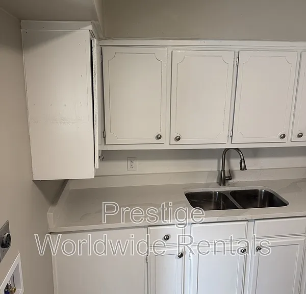 1718 Knowles Rd #4 — Photo 3