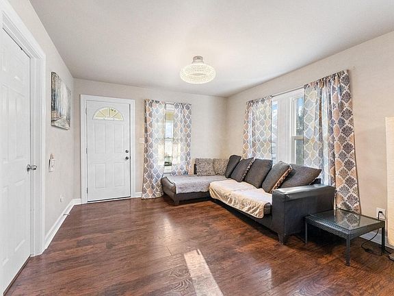 4th image of 2852 Clay St