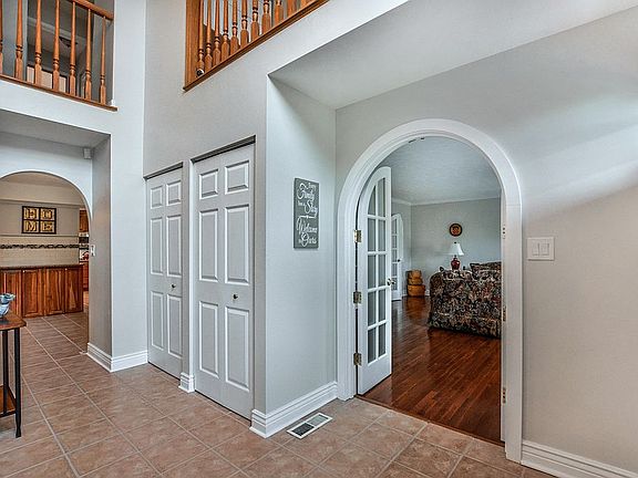 2nd image of 305 Trillium Ct