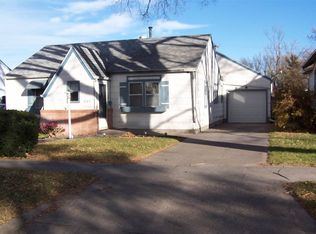 905 E 4th St, Mccook, NE 69001
