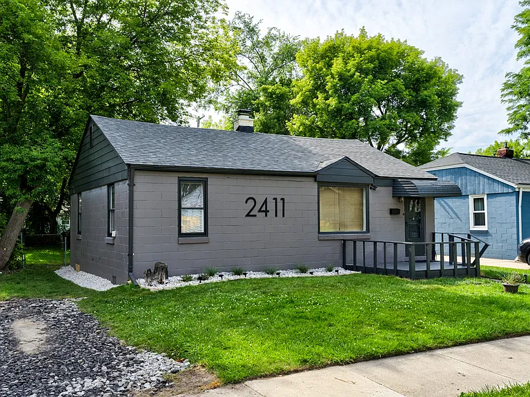 2411 Harris St — Photo 2