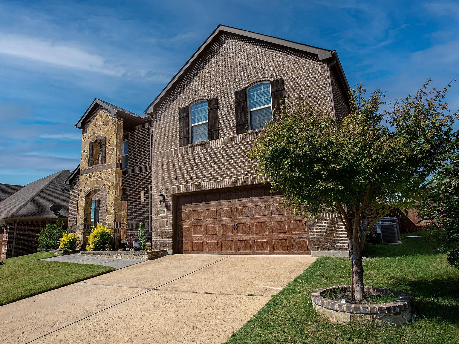4 bed, 2.5 bath, 3466 sqft, $3,700 — Photo 2