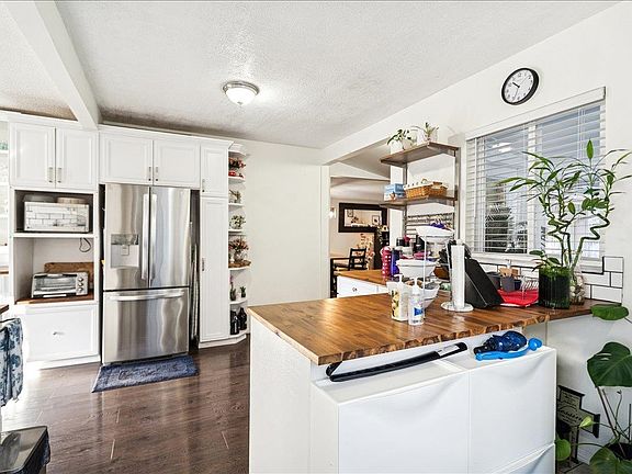 4th image of 21339 Dewdney Trunk Rd