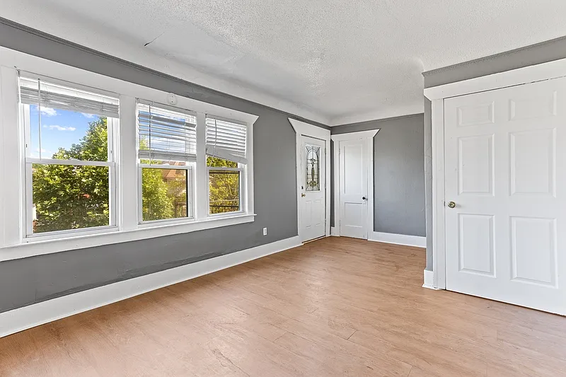 2 bed, 1.0 bath, 1000 sqft, $1,050 — Photo 3