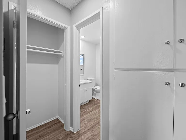 Hillside Apartments — Photo 7