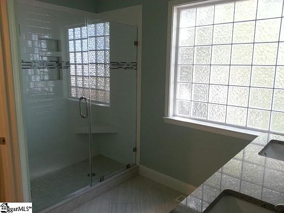 4th image of 415 Ashley Ave