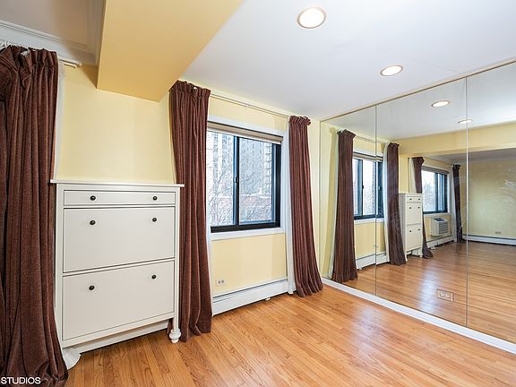 4th image of 2336 N Commonwealth Ave APT 401