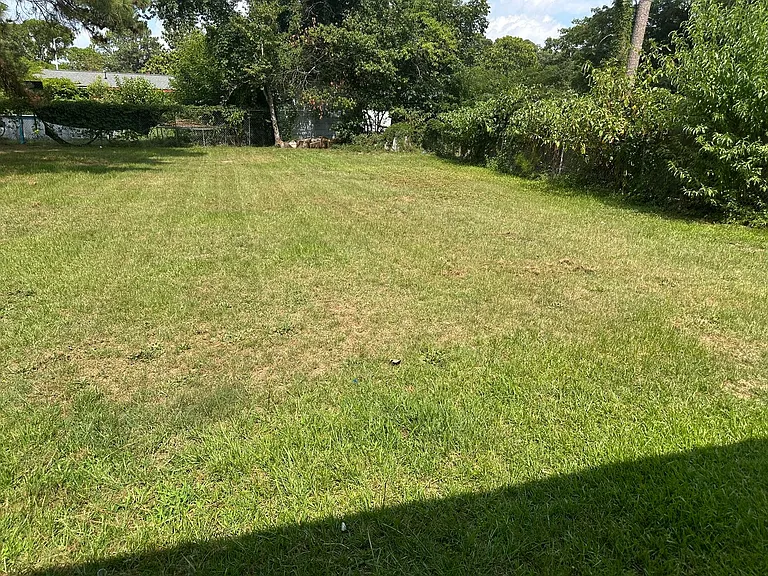 1219 Chilton Dr — Photo 17