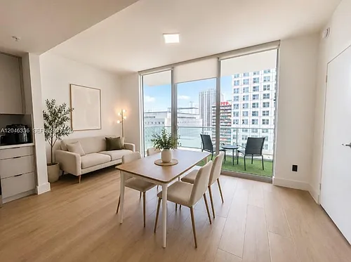 300 S Biscayne Blvd #T-1503 Photo 1