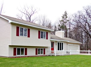 44 Tipperary Rd, Gladstone, MI 49837