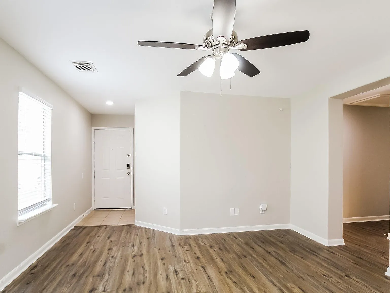 3 bed, 2.0 bath, 1326 sqft, $1,675 — Photo 4