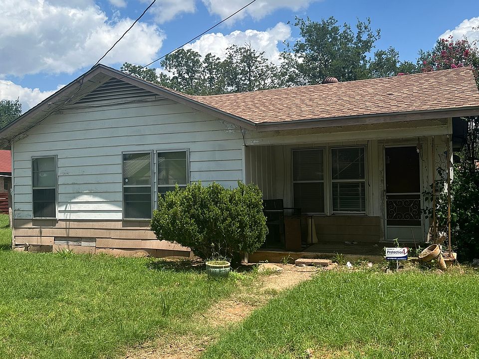 1st image of 110 S Woodlawn
