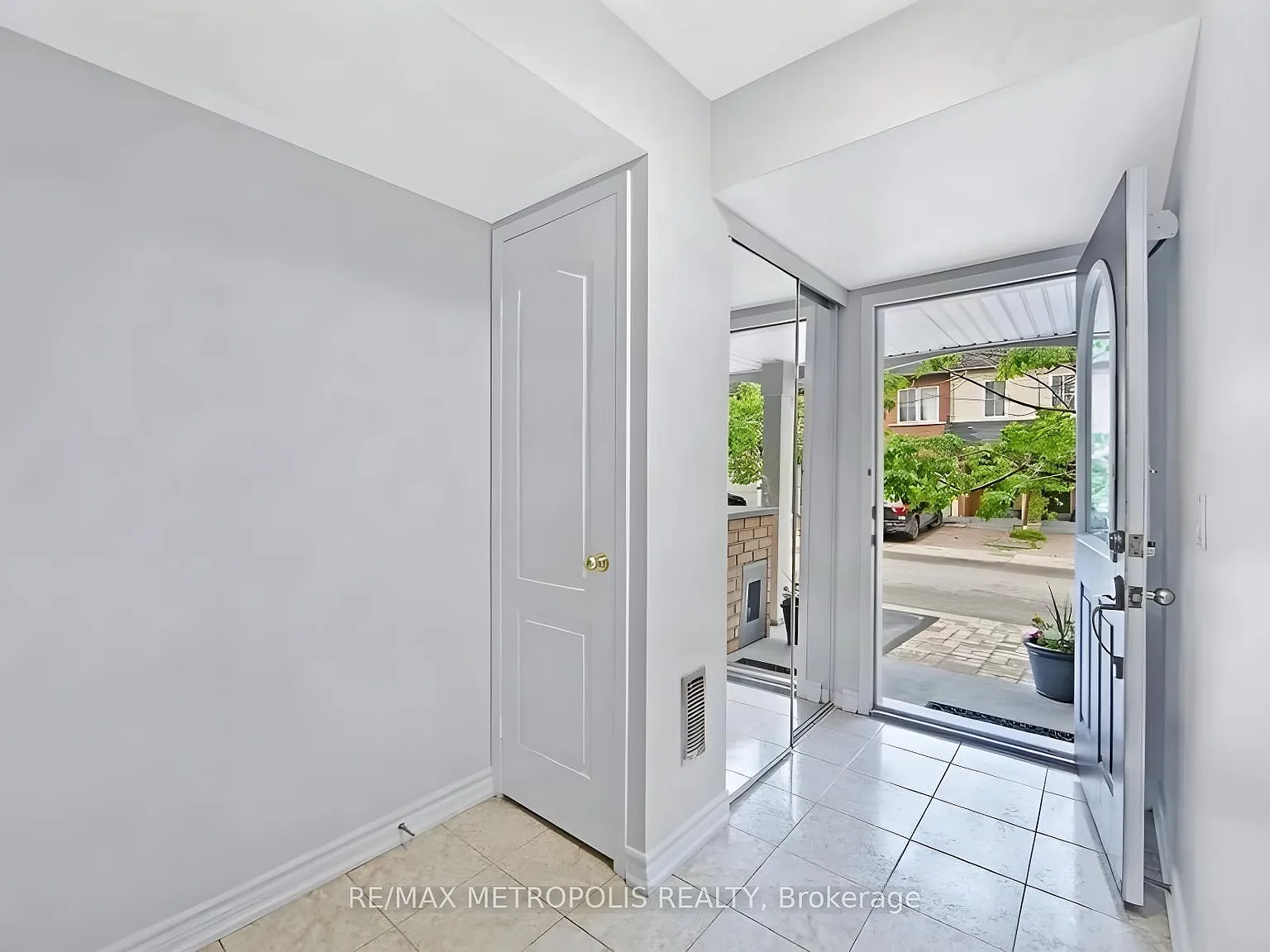 4 bed, $3,250 — Photo 3