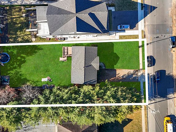 3rd image of 30 Pine Boulevard