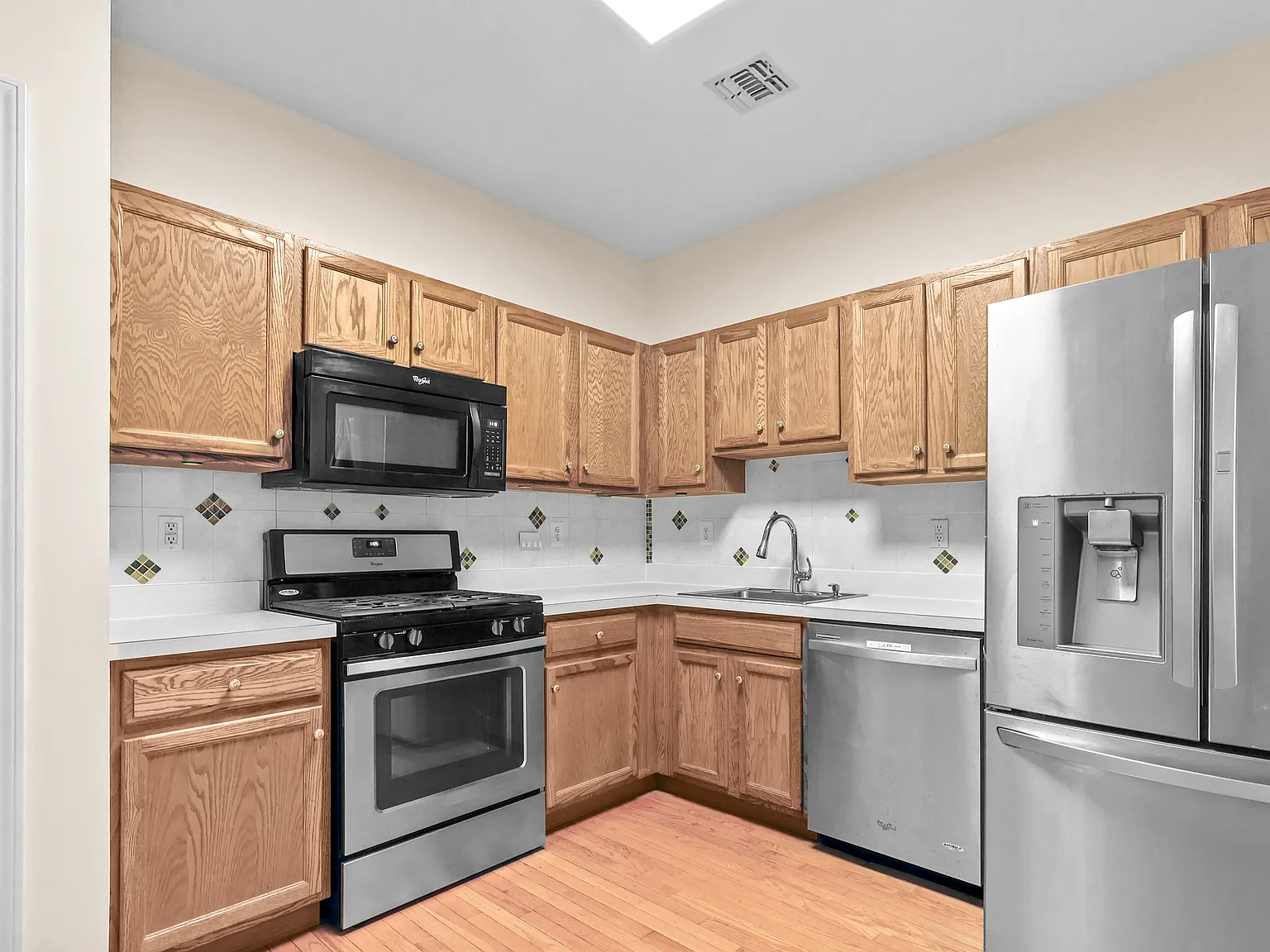 586 Brittany Cir — Photo 4