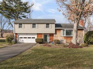 54 Riverside Dr, Branford, CT 06405