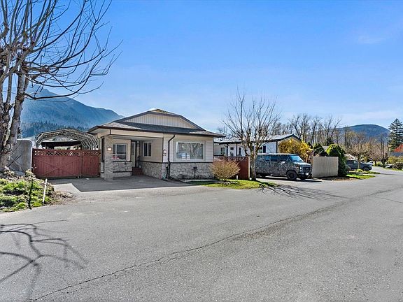 4th image of 46511 Chilliwack Lake Rd #32