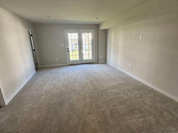 3rd image of 621 Maple Lawn Dr