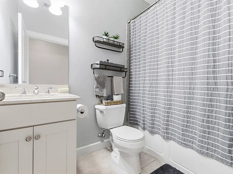 345 W Broadway #8 — Photo 15