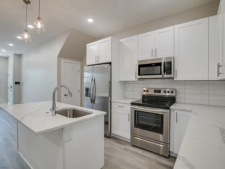 2019 N College Ave — Photo 30