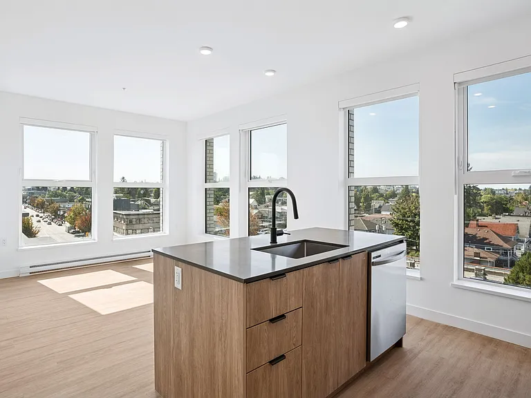 219 E 24th Ave — Photo 30