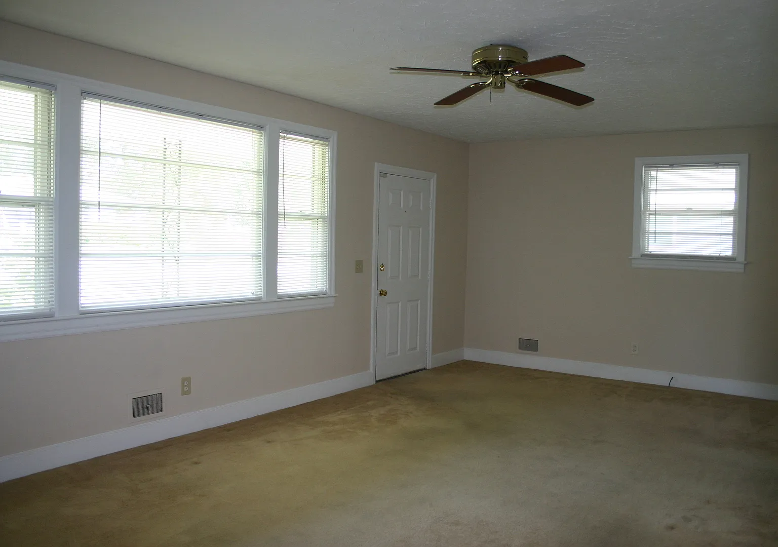 Rosewood — Photo 3