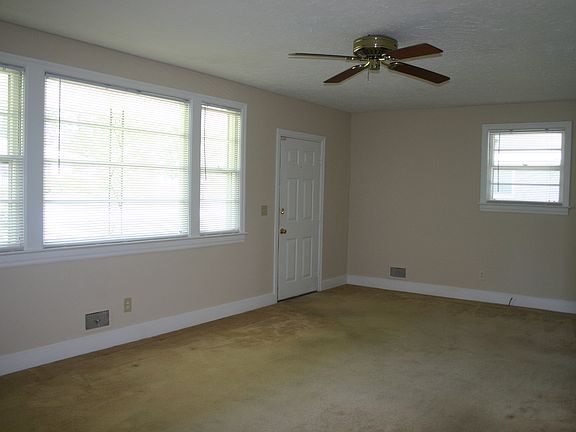 3rd image of 1116 Deerwood St