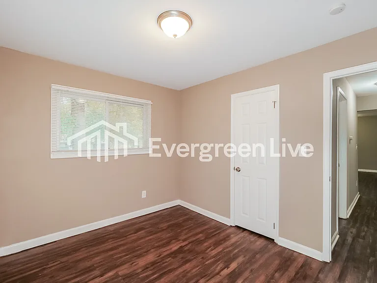 11301 Corrington Ave — Photo 12
