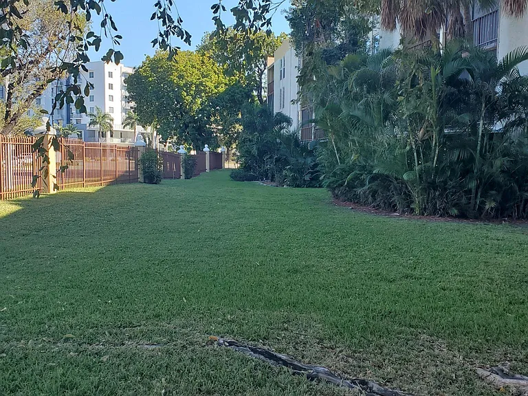 8850 Fontainebleau Blvd #103 — Photo 46