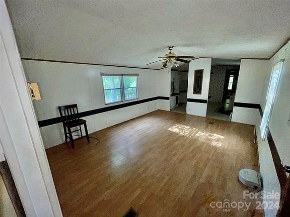 5th image of 36 High Plains Dr