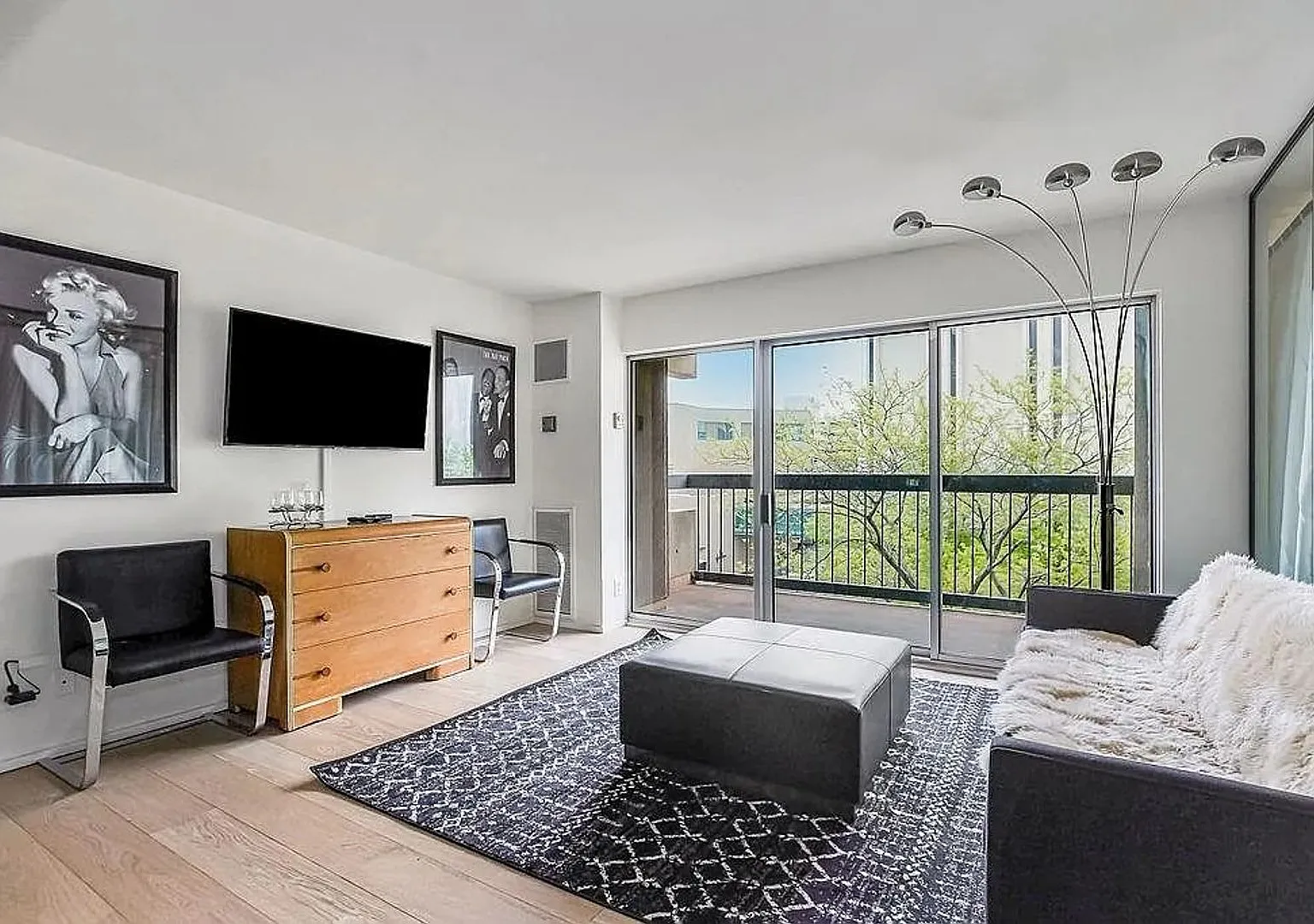 Cozy 1-Bedroom Condo in Crown Center | Compact Living Near Union Station — Photo 3