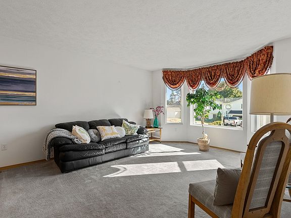 5th image of 3001 E 33rd Ave