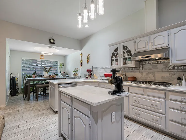 3405 Lauren Way — Photo 4