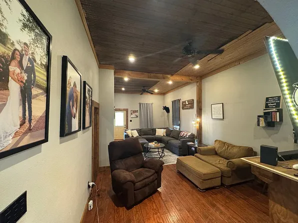 218 Poplar St, Elizabeth, LA 70638