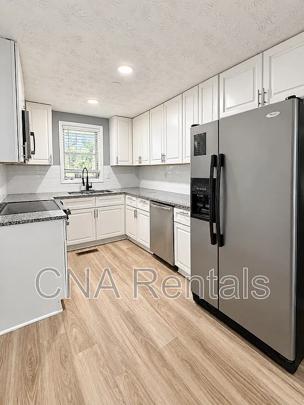 4 bed, 2.0 bath, 1382 sqft, $2,400 — Photo 4