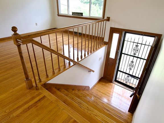 3rd image of 124 Mazarin St