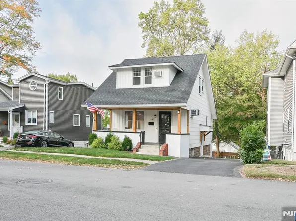 34 Summit Pl, Haworth, NJ 07641