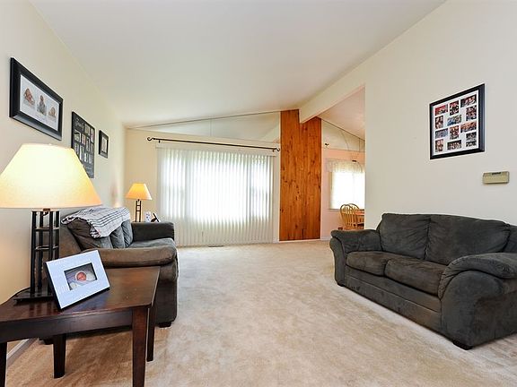 2nd image of 118 N Lakeshore Dr