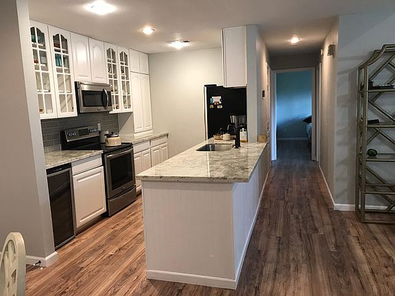 3rd image of 15661 Lakeway Dr APT 28
