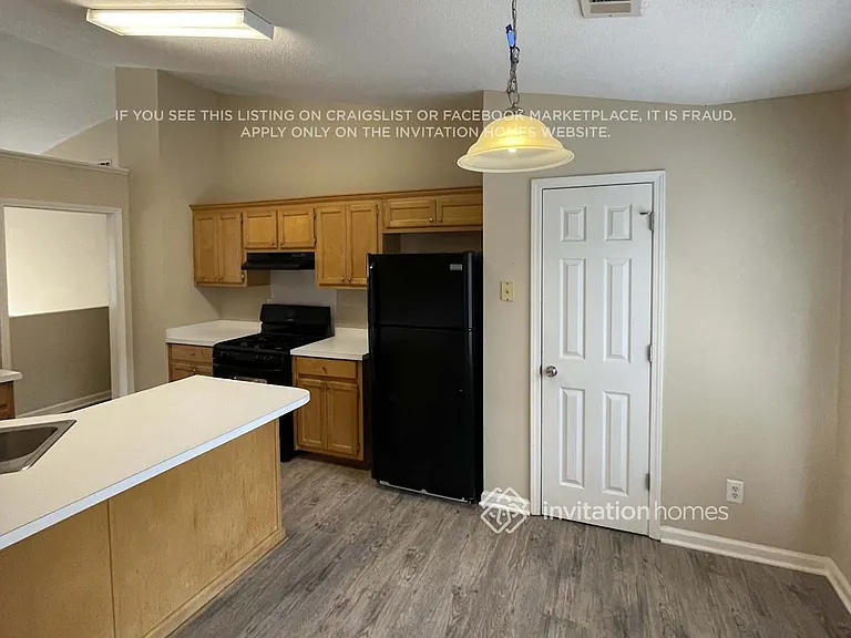 560 Heathgate Dr — Photo 7