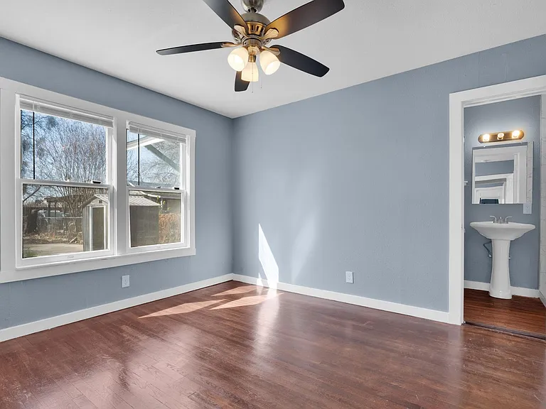 120 Bank St — Photo 8