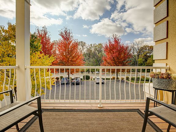 4th image of 6701 Lake Shore Dr #101