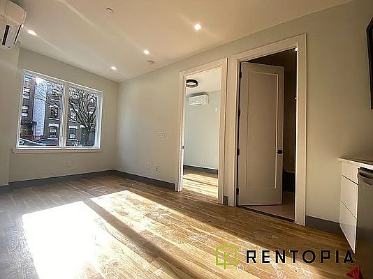 3rd image of 209 Montrose Ave #1A