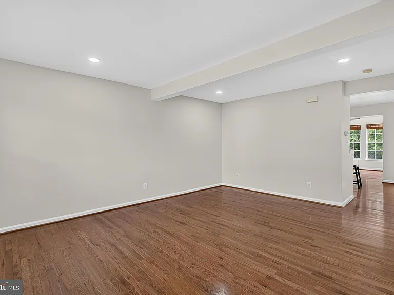 15044 Gaffney Cir — Photo 5