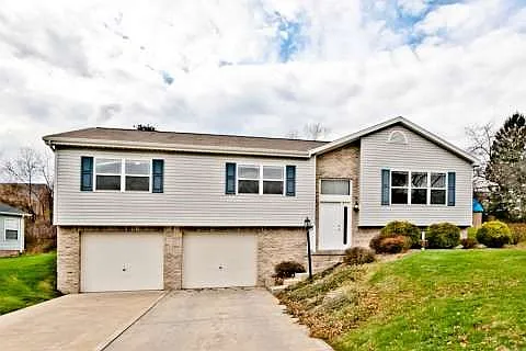 3 bed, 2.5 bath, 1850 sqft, $3,200 — Photo 1