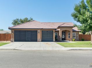 562 Drake Dr, Shafter, CA 93263