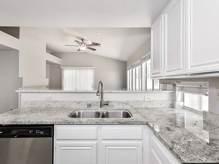 5244 Del Lago Dr — Photo 7
