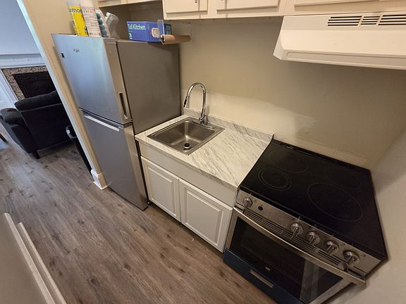 5th image of 33 Grove St #1